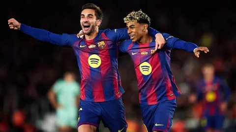 “阿诺德惊艳远射建功，基耶萨亮相即献首球，利物浦大比分击败对手”